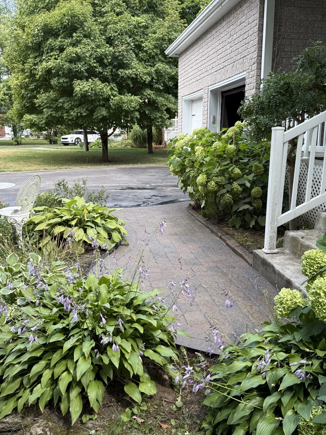 Entrée pavée — résidentiel