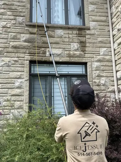 Technicien Ici j'essuie — lavage de vitres à Kirkland